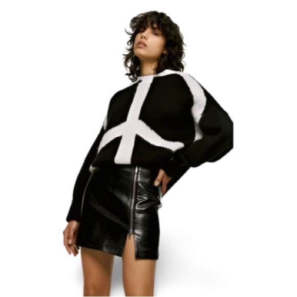 Topshop Dresses & Skirts - Topshop Croc Effect Faux Leather Zip Mini Skirt - Size 8